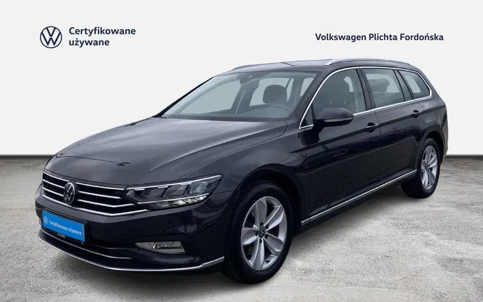 samochody osobowe Volkswagen Passat cena 179900 przebieg: 17504, rok produkcji 2023 z Białobrzegi